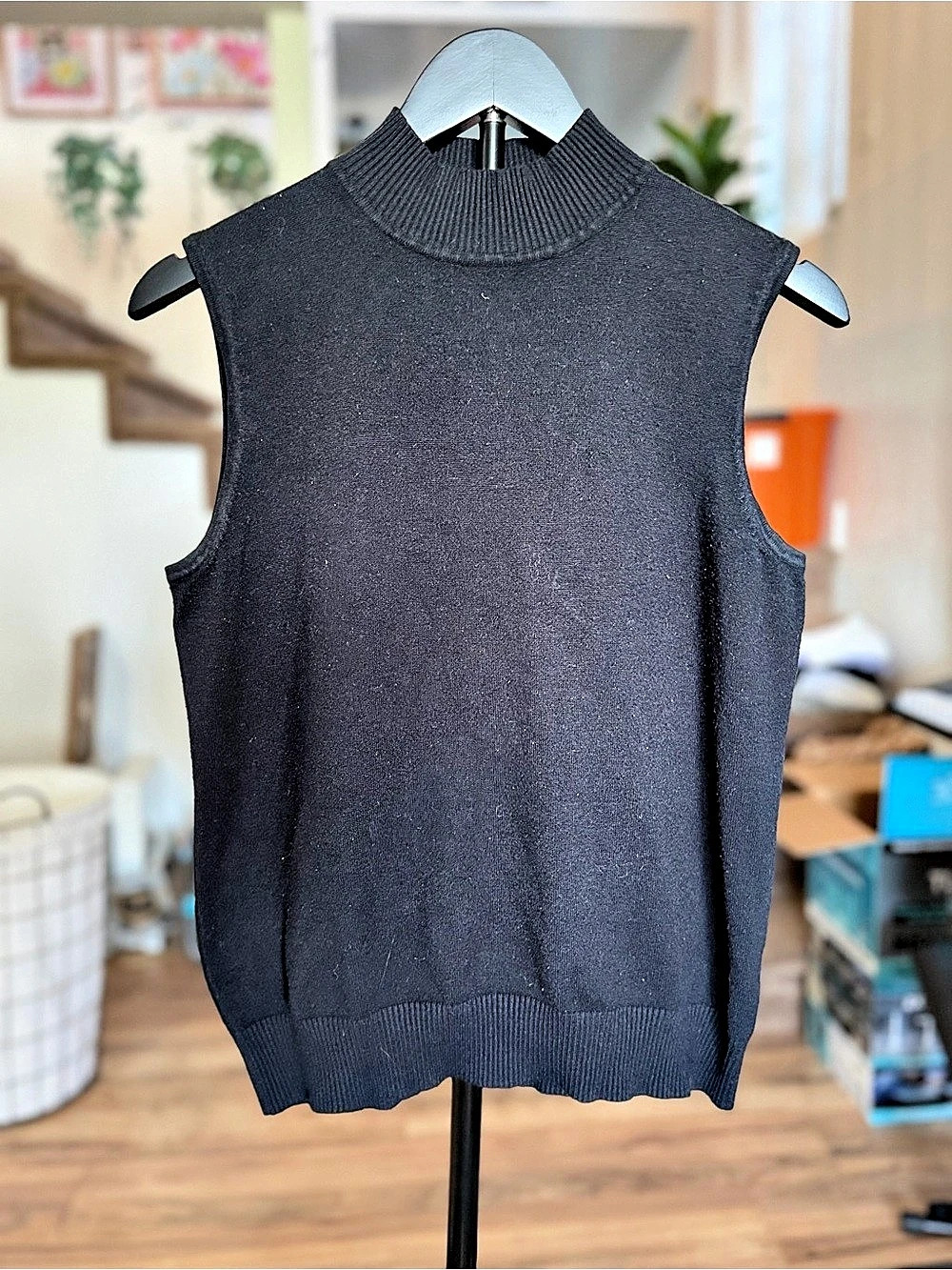 Sleeveless Turtleneck Sweater in Black Like New